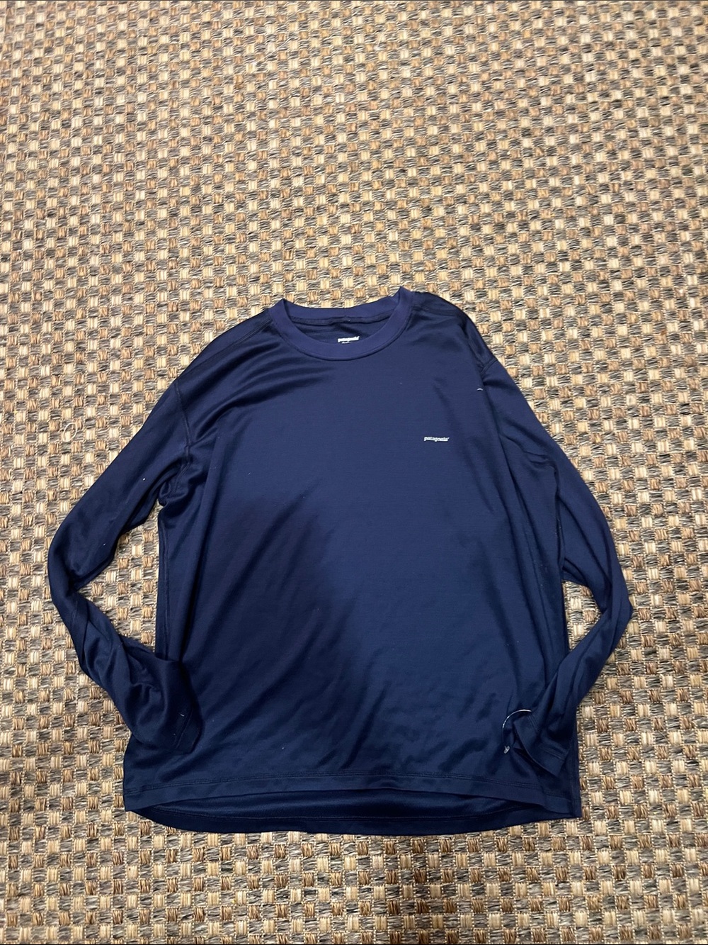 Patagonia Navy Long-Sleeve Performance large